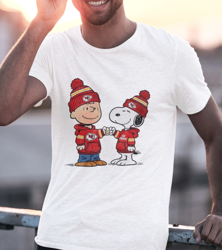 Charlie Brown Snoopy Go Chiefs Kansas City Super Bowl Fist Bump T-Shirt