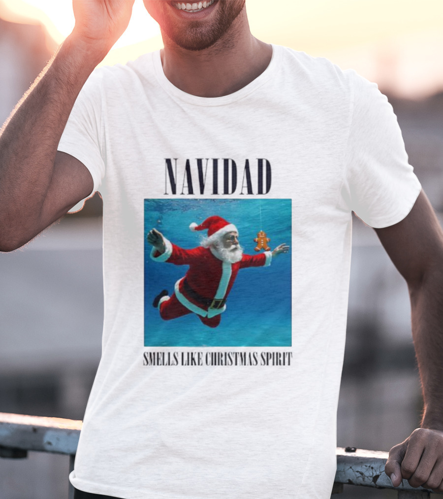 Navidad Santa Claus Underwater Smells Like Christmas Spirit T-Shirt