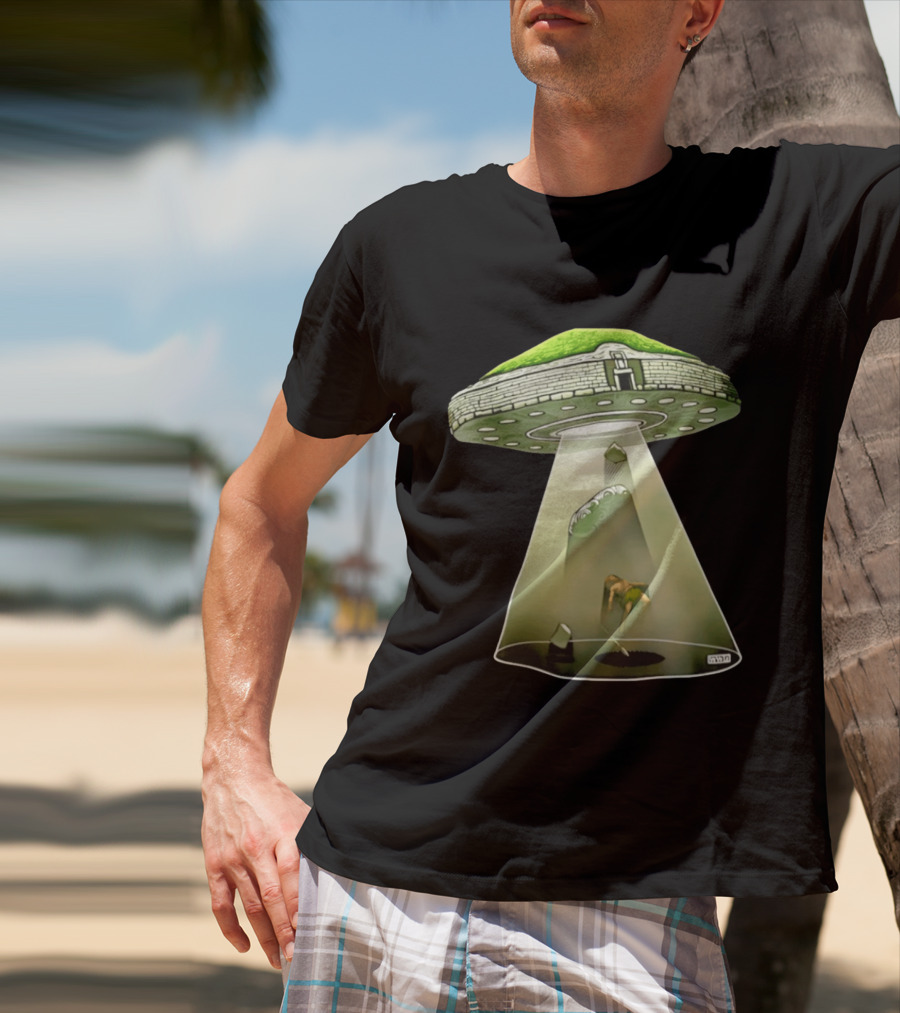 Newgrange UFO Encounter Ancient Aliens UAP Beam T-Shirt