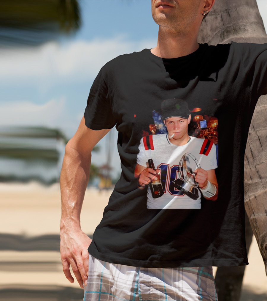 New England Patriots 16 Smoking Beer Trophy T-Shirt