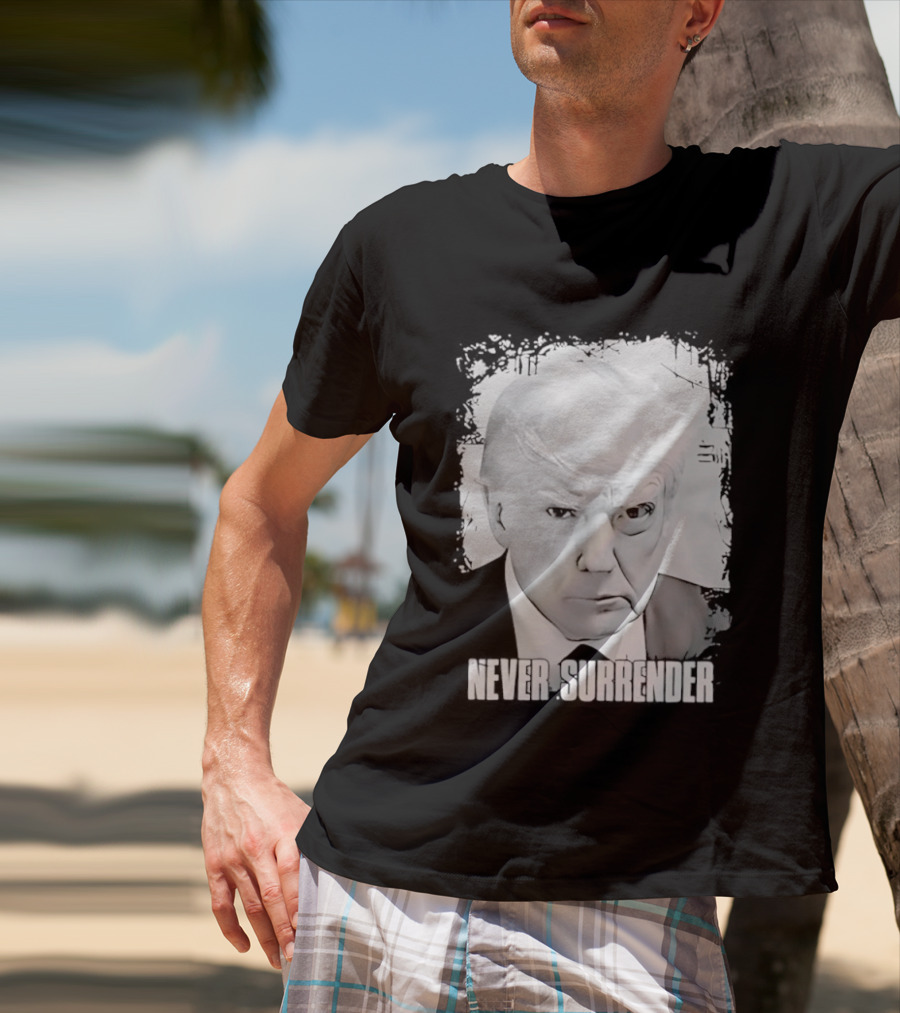 Never Surrender Donald Trump Black And White T-Shirt