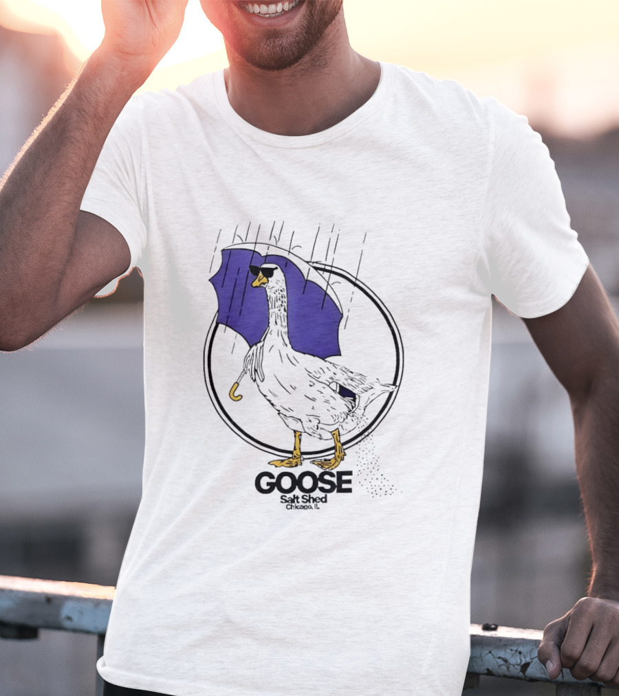Goose Salt Shed Chicago IL Purple Umbrella Rain T-Shirt