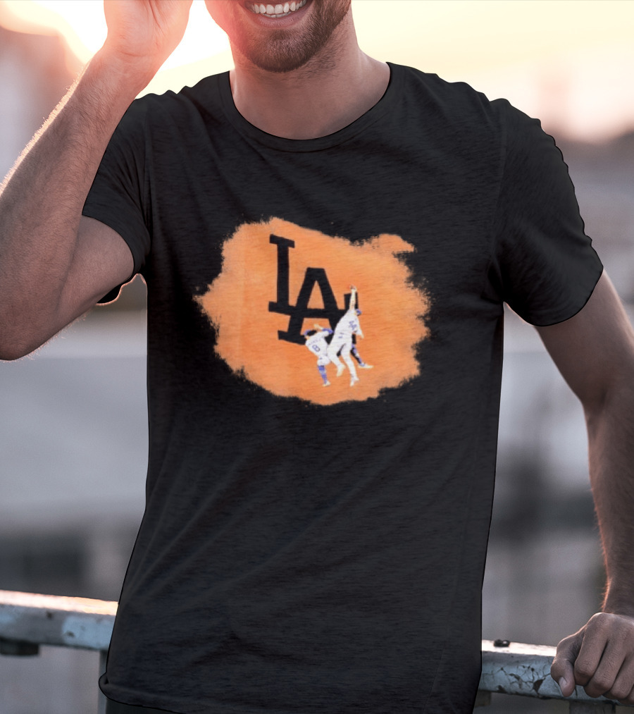 Los Angeles Dodgers Kike Hernandez Manny Machado Highlight Catch T-Shirt