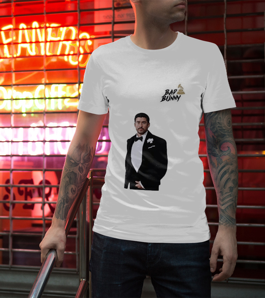 Bad Bunny Grammys Debi Tirar Mas Fotos Album Of The Year T-Shirt