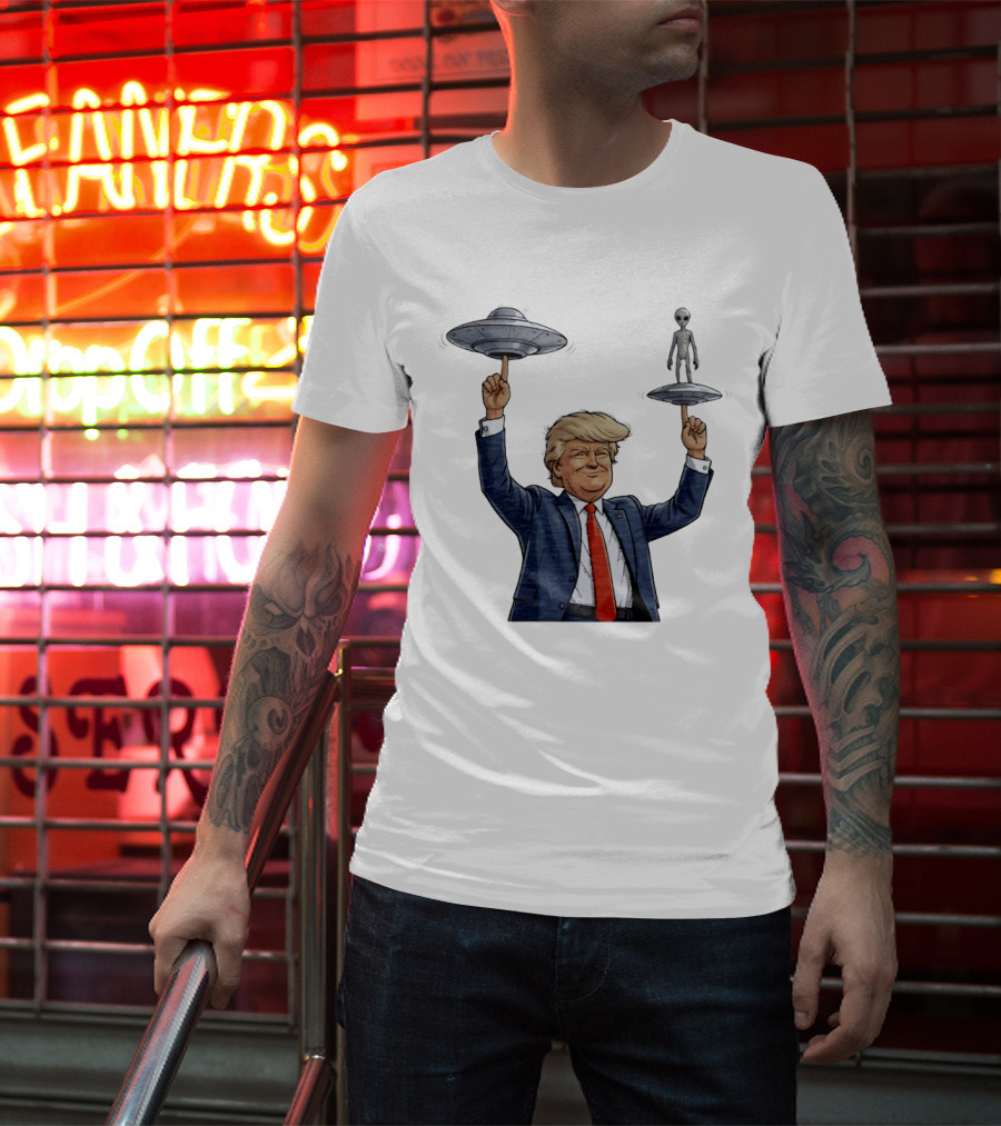 Trump Alien UFO Balancing Act Spinner T-Shirt