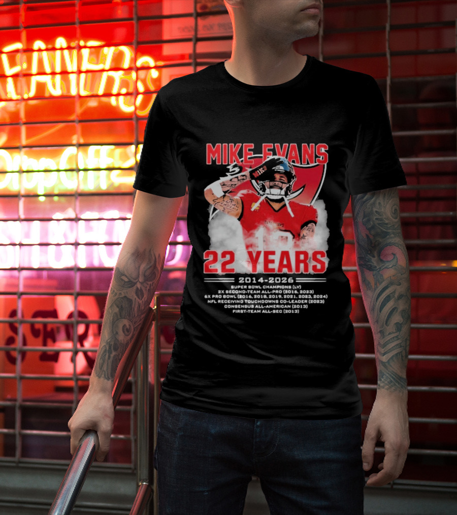 Mike Evans 22 Years 2014 2026 Red Jersey Salute Football Player T-Shirt