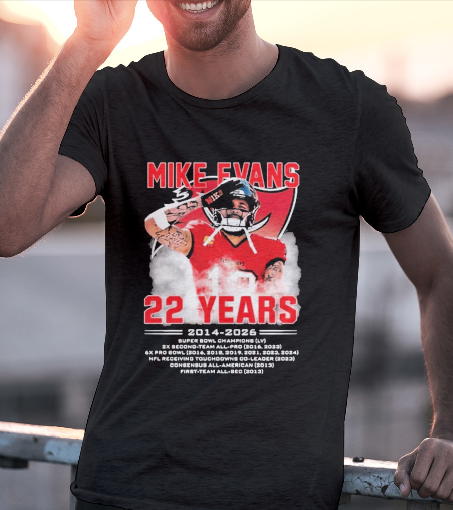 Mike Evans 22 Years 2014 2026 Red Jersey Salute Football Player T-Shirt