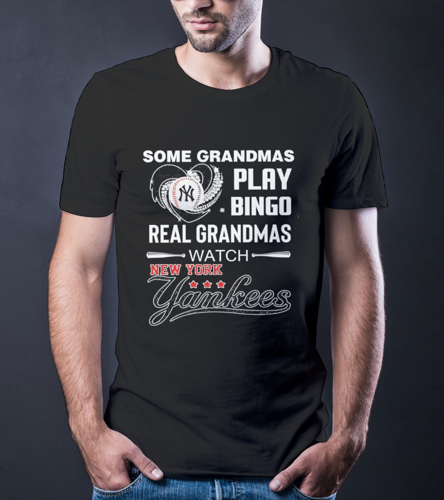 Some Grandmas Play Bingo Real Grandmas New York Yankees T-Shirt