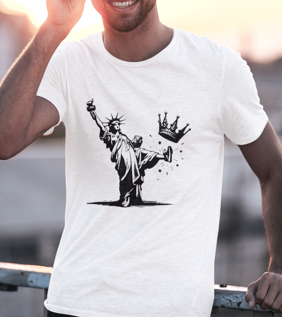 Statue Of Liberty Kicking Crown No King T-Shirt