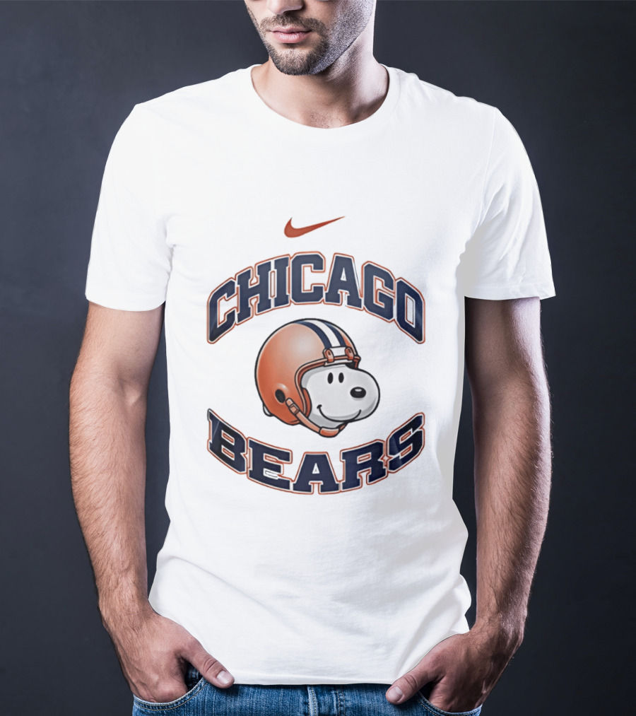 Nike Chicago Bears Snoopy Helmet T-Shirt