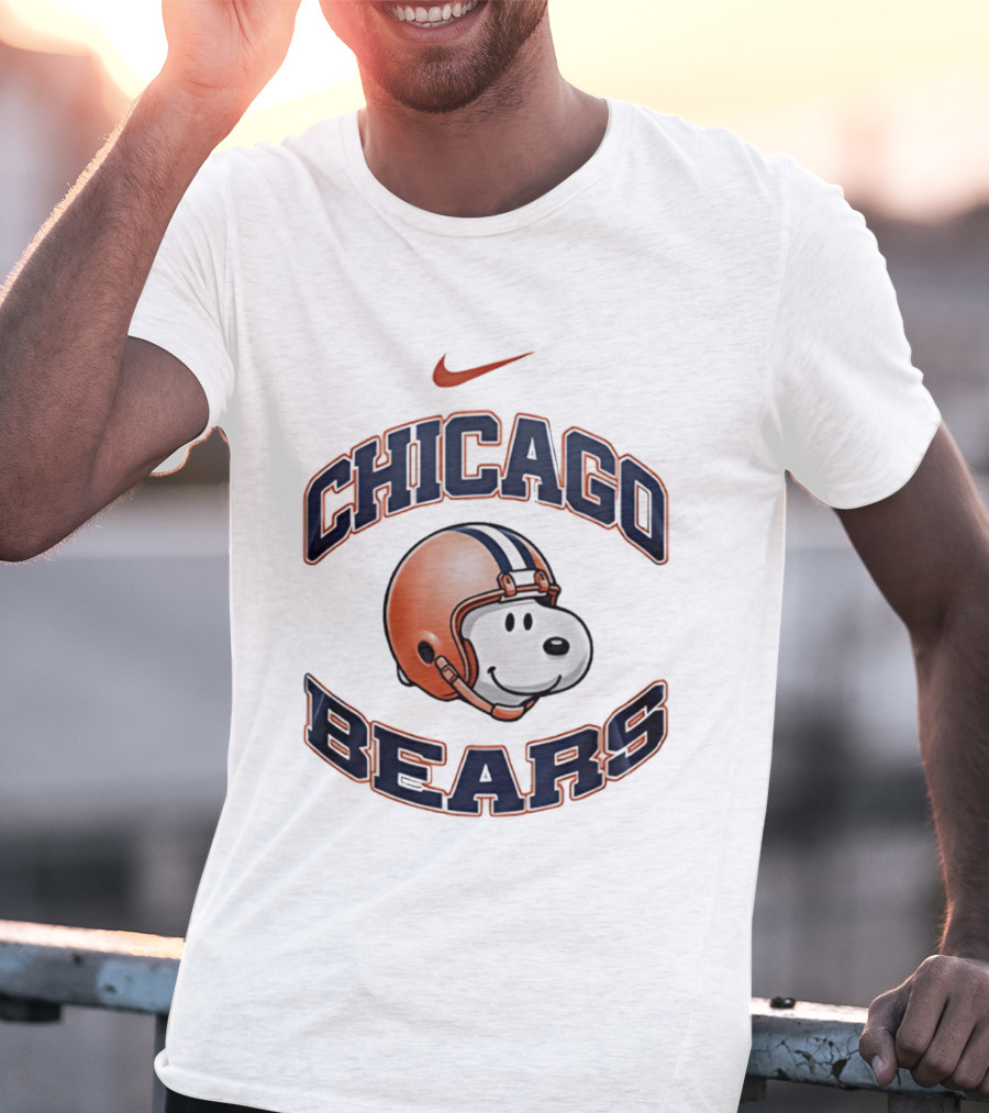 Nike Chicago Bears Snoopy Helmet T-Shirt