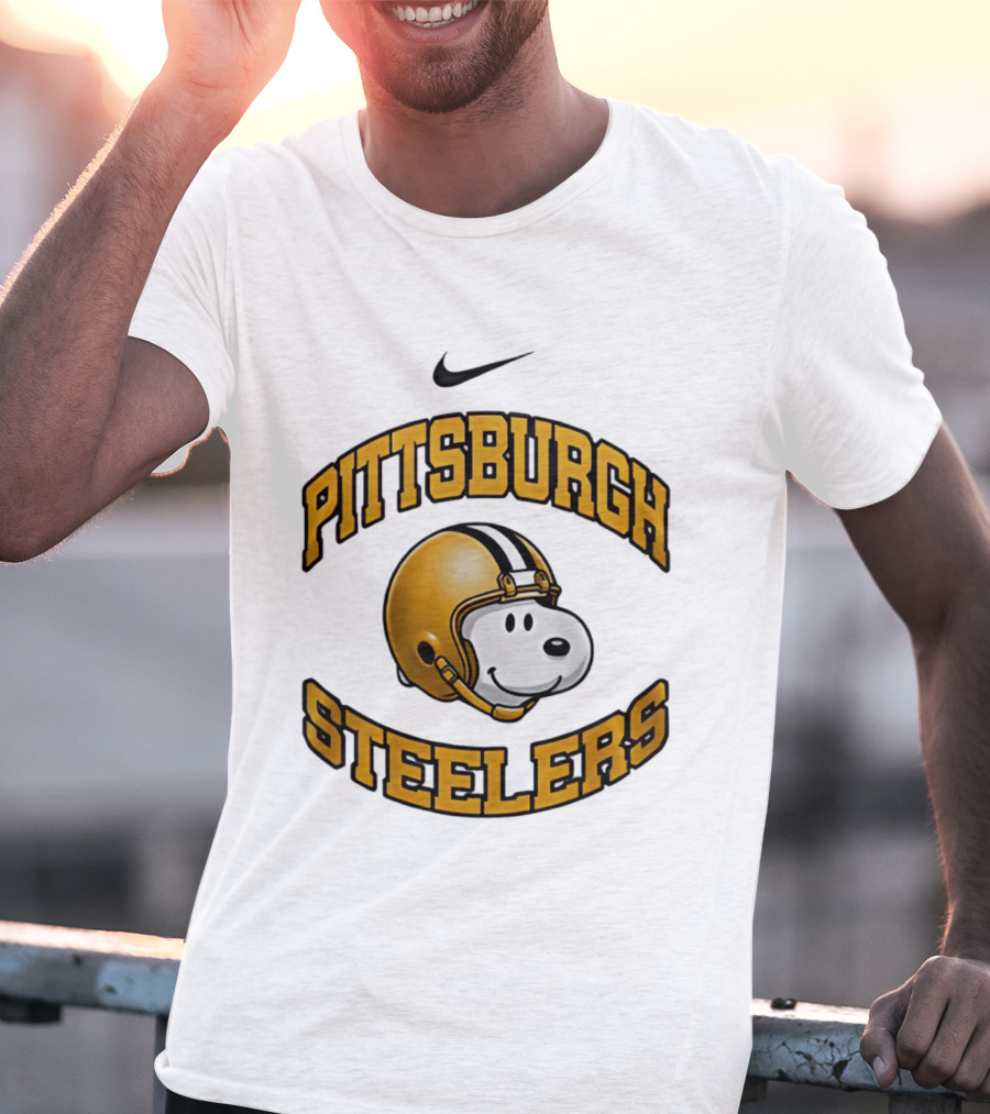 Nike Pittsburgh Steelers Snoopy Helmet 2026 T-Shirt