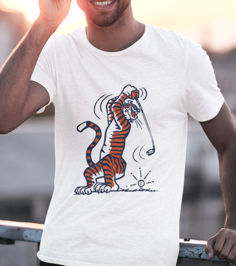Auburn Tiger Swinging Golf Club Men's T-Shirt