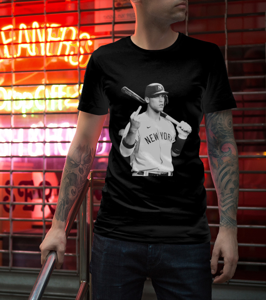 New York Yankees Aaron Judge Baseball Gesture T-Shirt