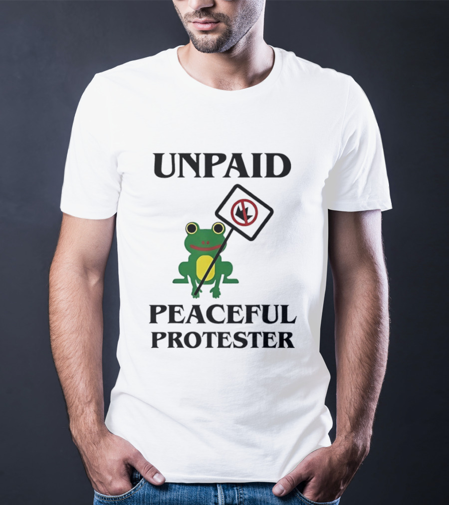 Unpaid Peaceful Protester Frog Holding No King Sign T-Shirt