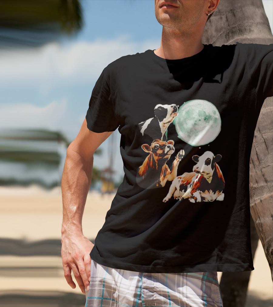 Cow Howling At Moon With Three Cows And Full Moon Scene T-Shirt