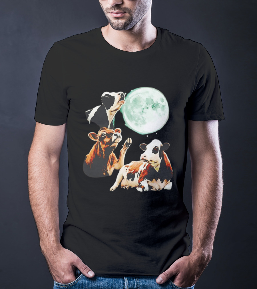 Cow Howling At Moon With Three Cows And Full Moon Scene T-Shirt