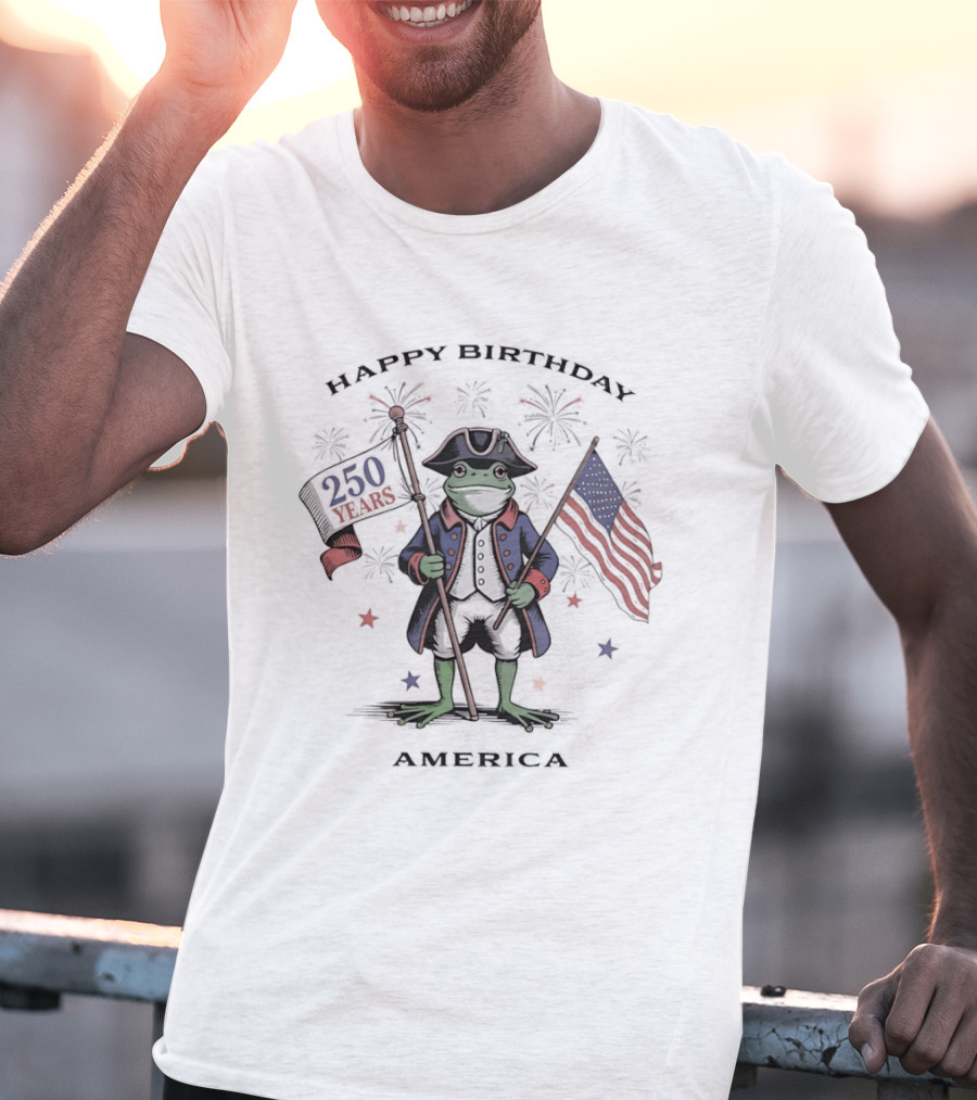 Patriotic Frog Holding Flag 250 Years Of Freedom Happy Birthday America T-Shirt