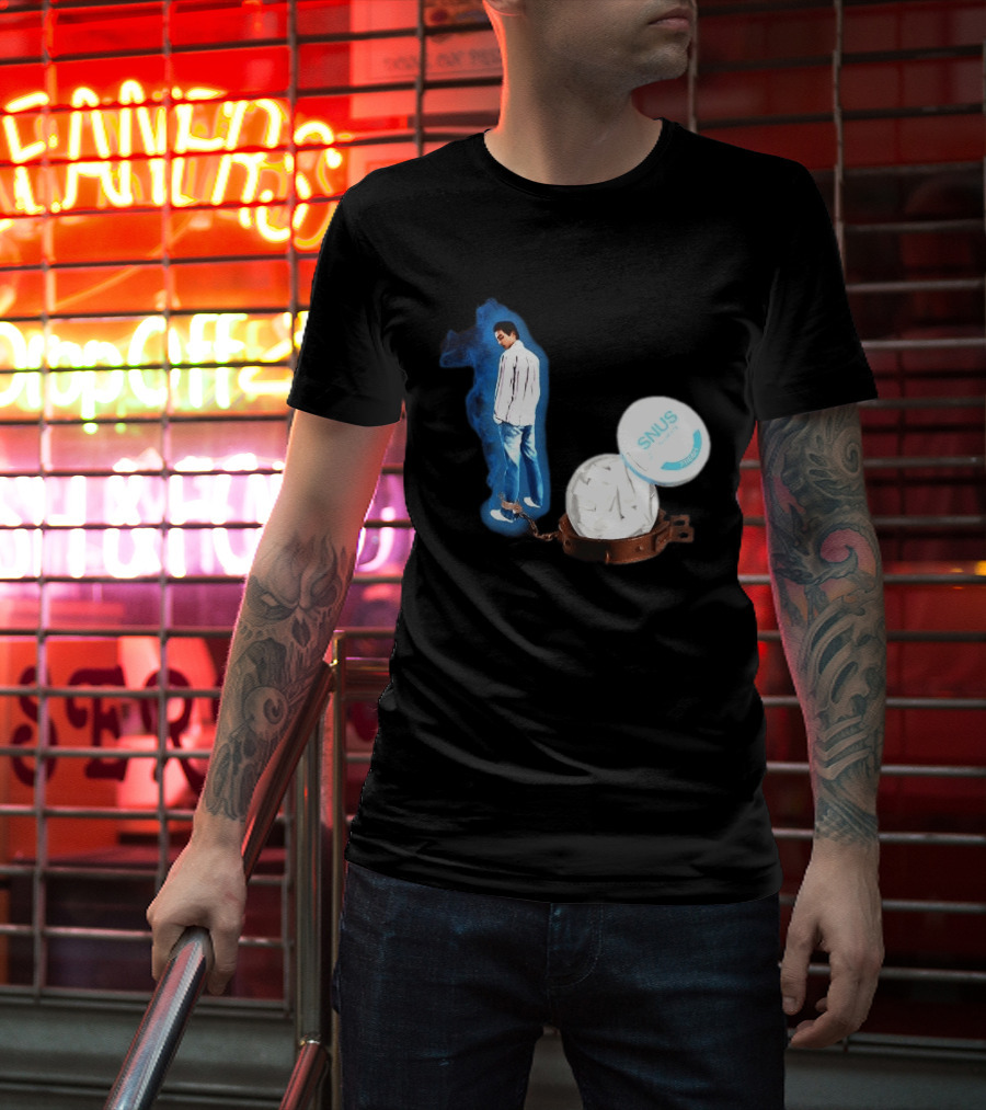 A Snus Gekettet Meme With Snus Tin And Chain T-Shirt