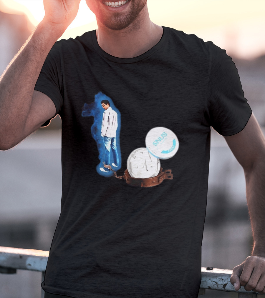 A Snus Gekettet Meme With Snus Tin And Chain T-Shirt
