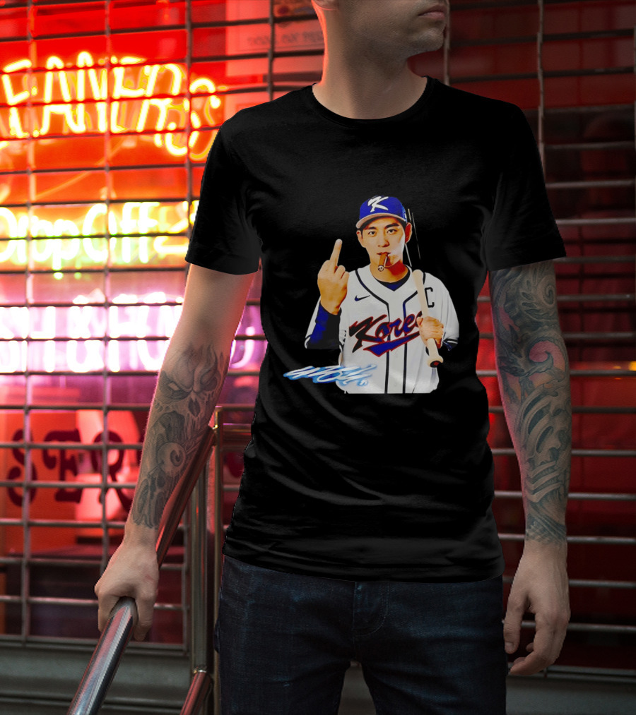 Korea World Baseball Jung Hoo Lee Smoking Cigar Middle Finger T-Shirt