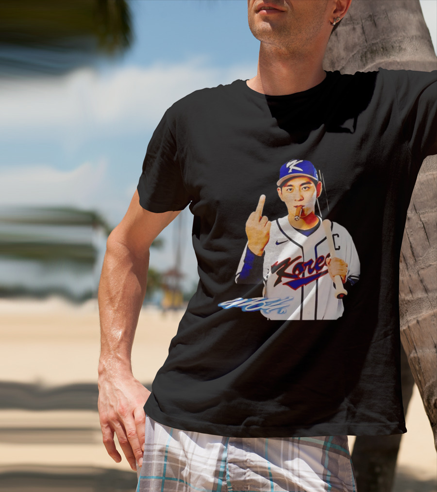Korea World Baseball Jung Hoo Lee Smoking Cigar Middle Finger T-Shirt