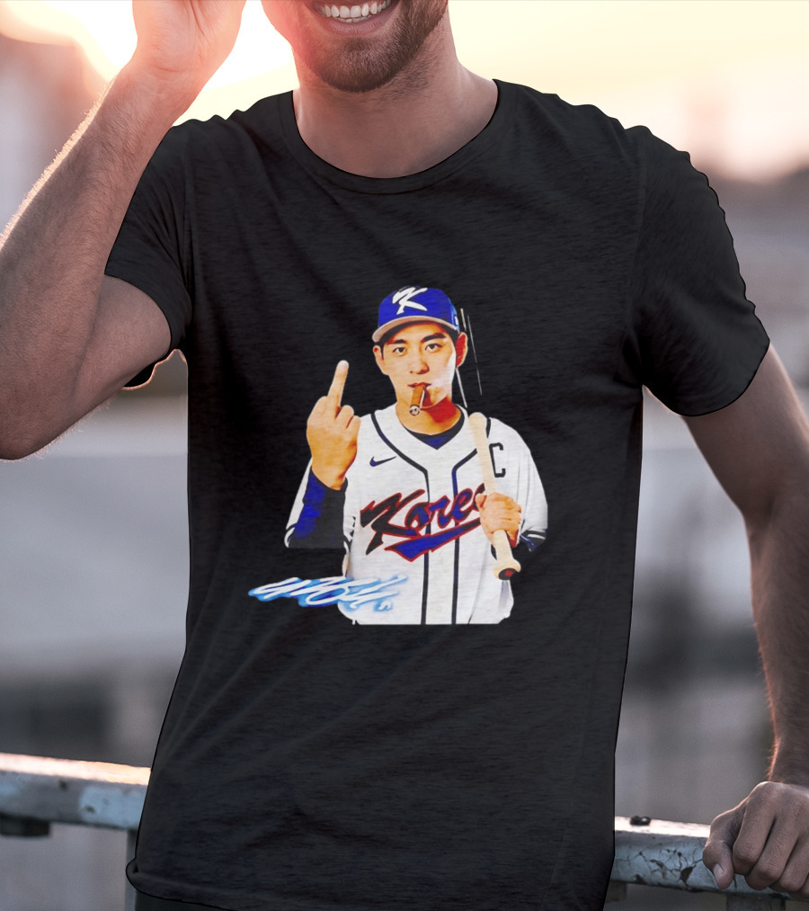 Korea World Baseball Jung Hoo Lee Smoking Cigar Middle Finger T-Shirt