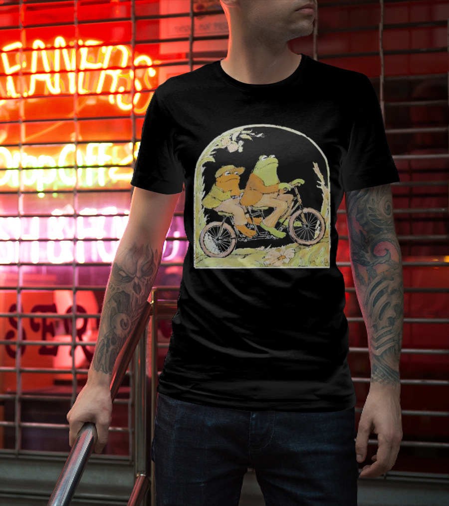 Frog And Toad Riding Vintage Bicycle Halloween Style T-Shirt