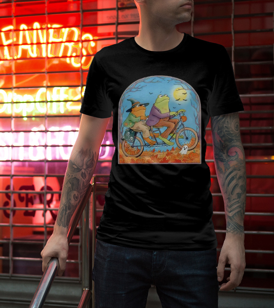Vintage Frog And Toad Halloween Tandem Bike Moonlit Scene T-Shirt