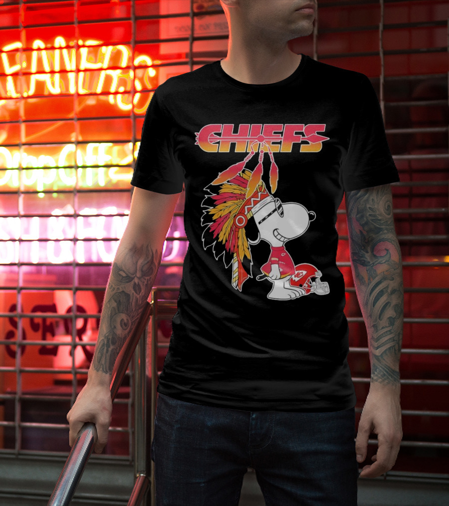 Kansas City Chiefs Snoopy Native American Helmet Charlie Brown NFL Peanuts Crossover T-Shirt