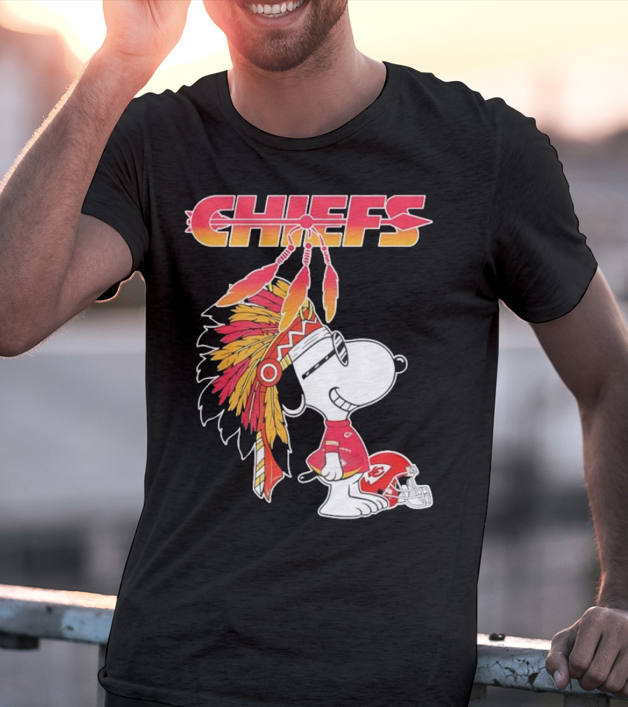 Kansas City Chiefs Snoopy Native American Helmet Charlie Brown NFL Peanuts Crossover T-Shirt