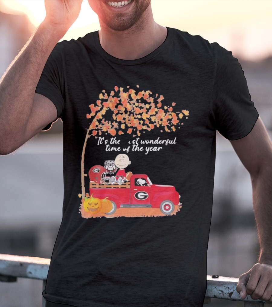 Snoopy Charlie Brown Georgia Bulldogs Red Truck Fall Halloween T-Shirt