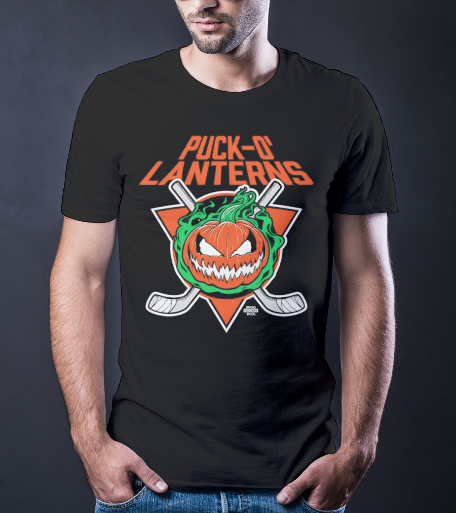 PUck O’ Lanterns Halloween Hockey Theme With Pumpkin And Crossed Sticks T-Shirt