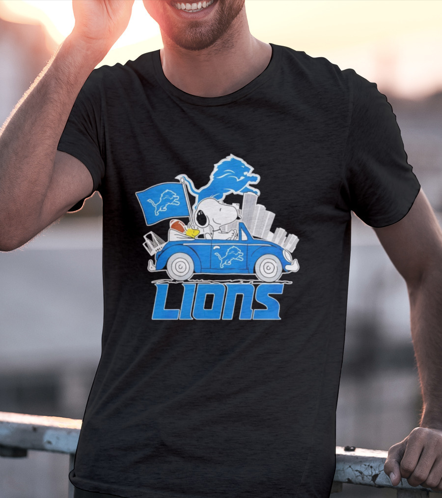 Snoopy Woodstock Driving Detroit Lions Car Flag Football T-Shirt