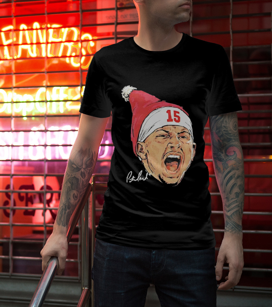 Patrick Mahomes Santa Hat Kansas City Chiefs Merry Christmas Signature 15 T-Shirt