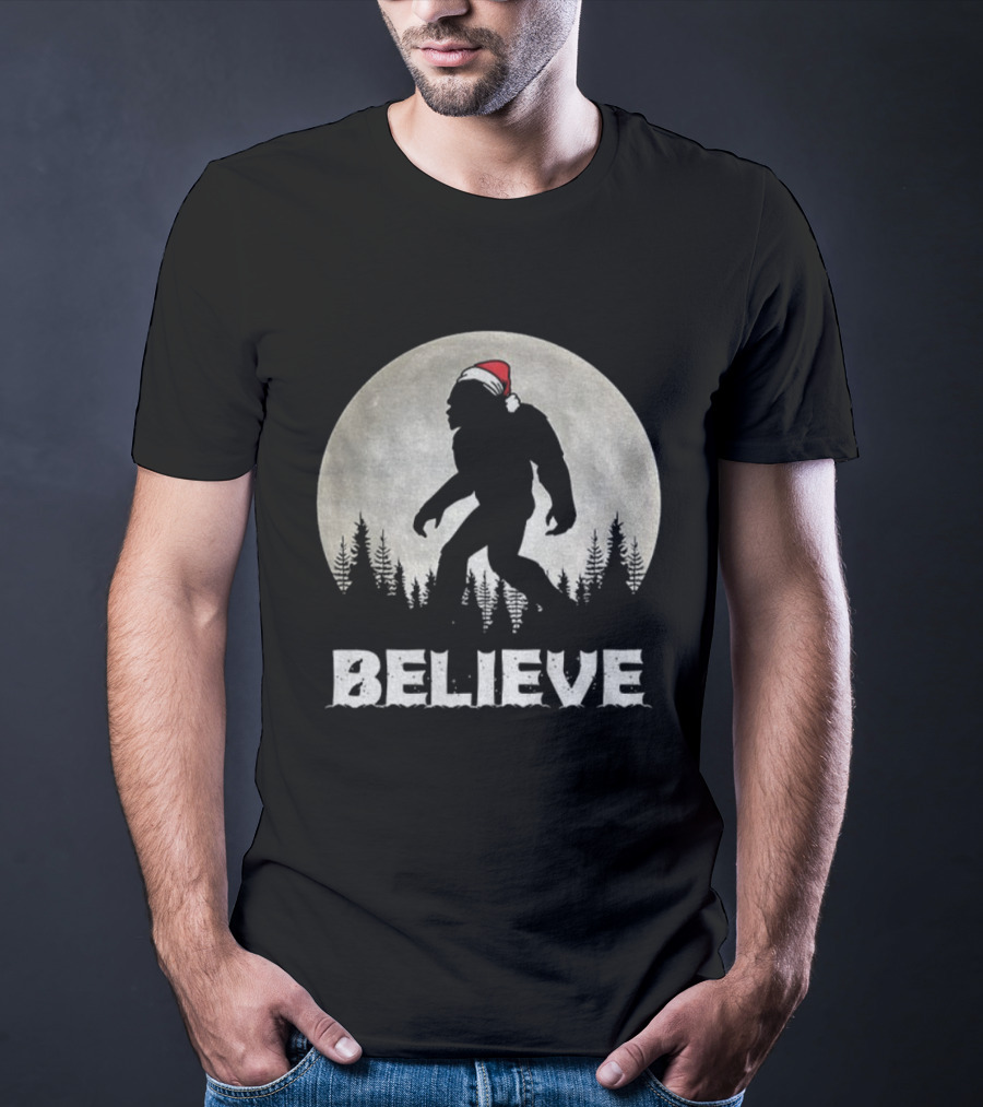 Believe Bigfoot Santa Sasquatch Merry Christmas Vintage Moon Scene T-Shirt
