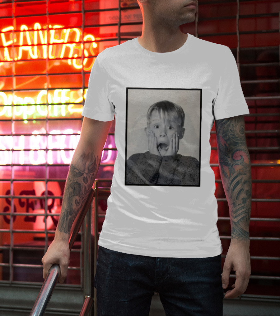 Home Alone Kevin McCallister Hands On Face Iconic Christmas Scene T-Shirt