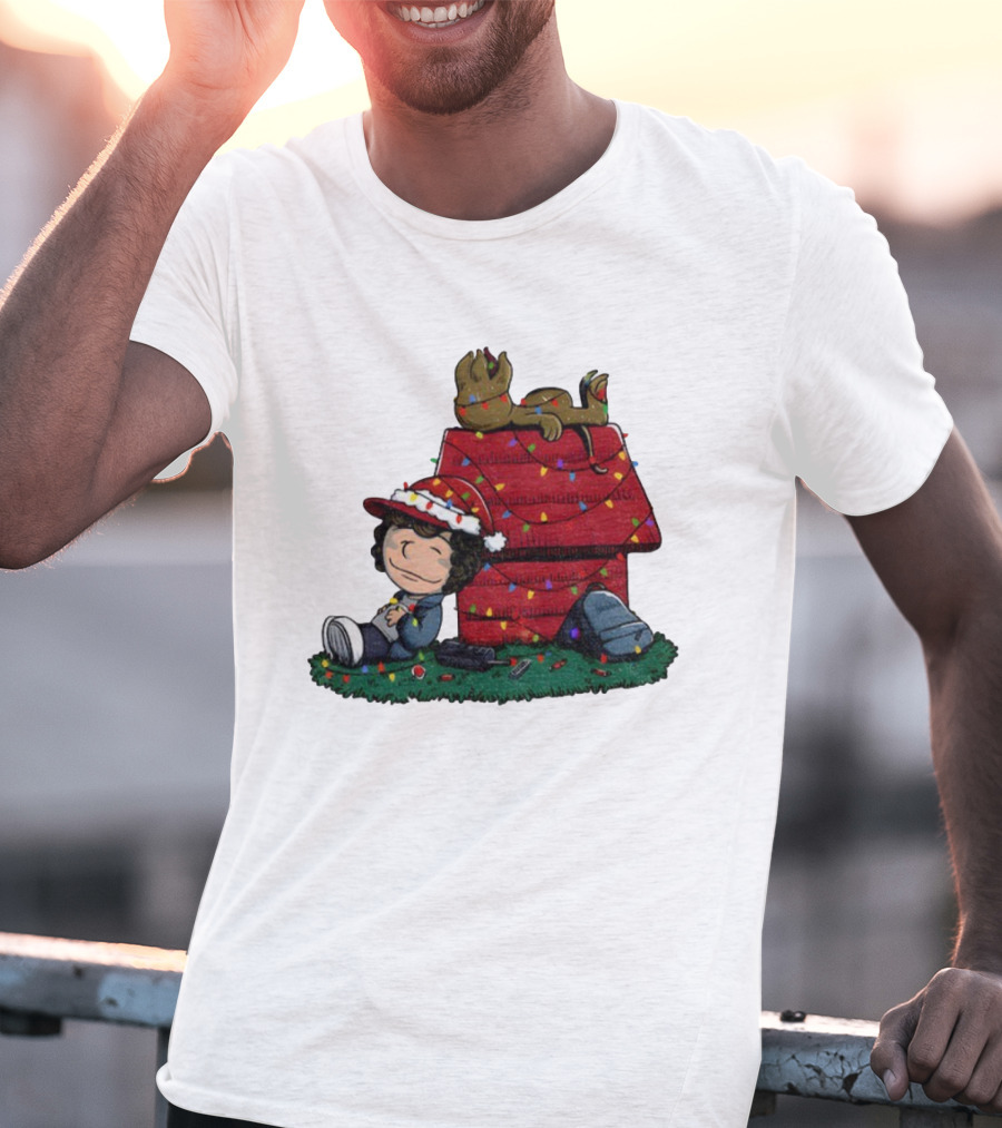 Peanuts Stranger Things Dustin Christmas Snoopy Doghouse Holiday Scene T-Shirt