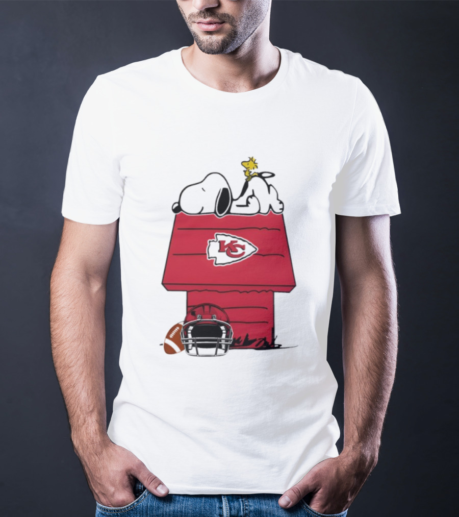 Kansas City Chiefs Snoopy Peanuts Football KC Logo Woodstock Doghouse T-Shirt