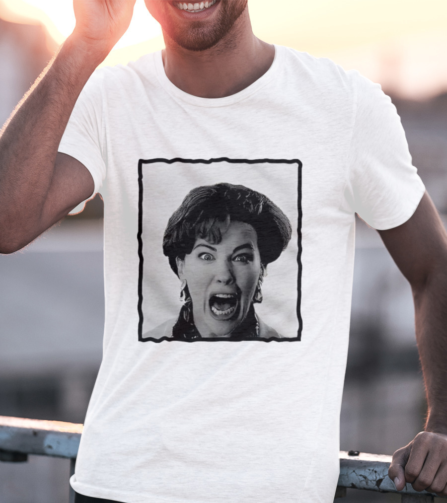 Kevin’s Mom Screaming Home Alone Christmas T-Shirt