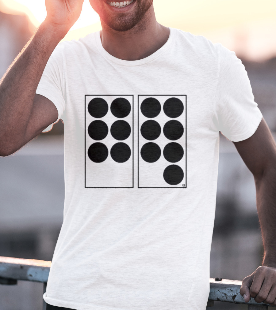 Six Seven Dots Circle Grid Pattern Retro Aesthetic T-Shirt