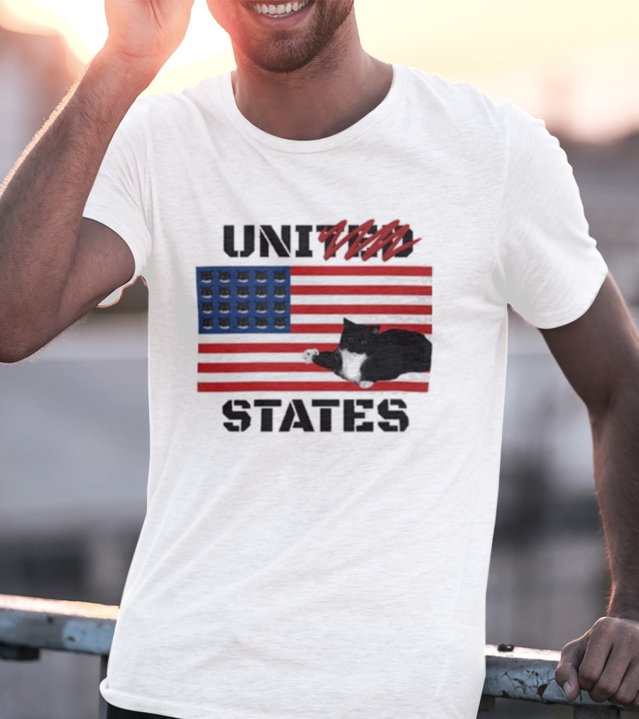 Uni-Ted States Cat American Flag With Black Cat Paws T-Shirt