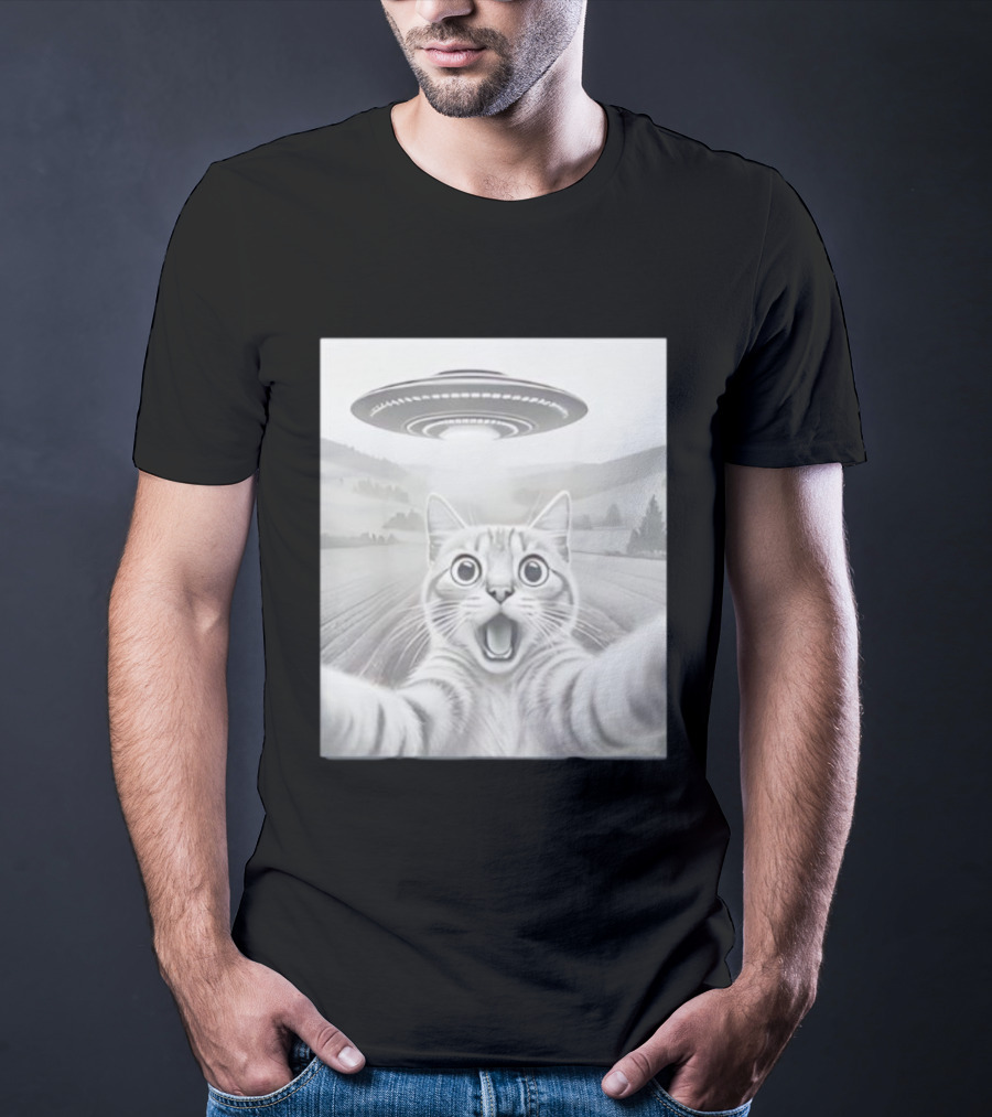 Cat Selfie UFO Encounter Funny Alien Theme T-Shirt