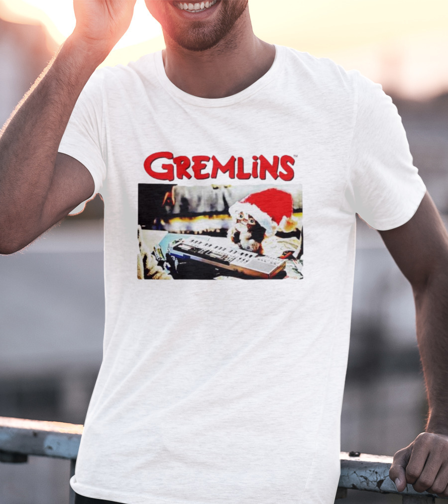 Gremlins Gizmo Christmas Santa Hat Keyboard Scene T-Shirt