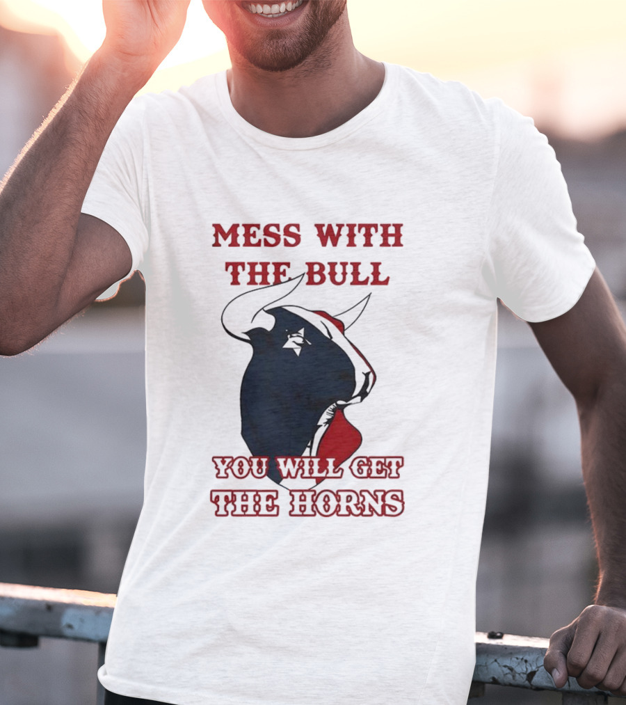 Mess With The Bull You Will Get The Horns Cowboy Hat Star Eye Red Outline T-Shirt