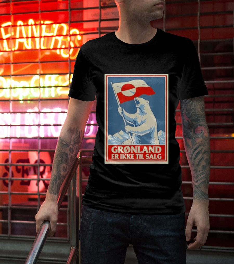 Grønland Er Ikke Til Salg Polar Bear Holding Greenland Flag T-Shirt