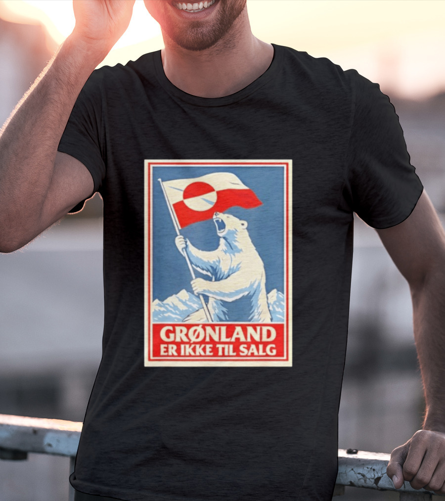 Grønland Er Ikke Til Salg Polar Bear Holding Greenland Flag T-Shirt