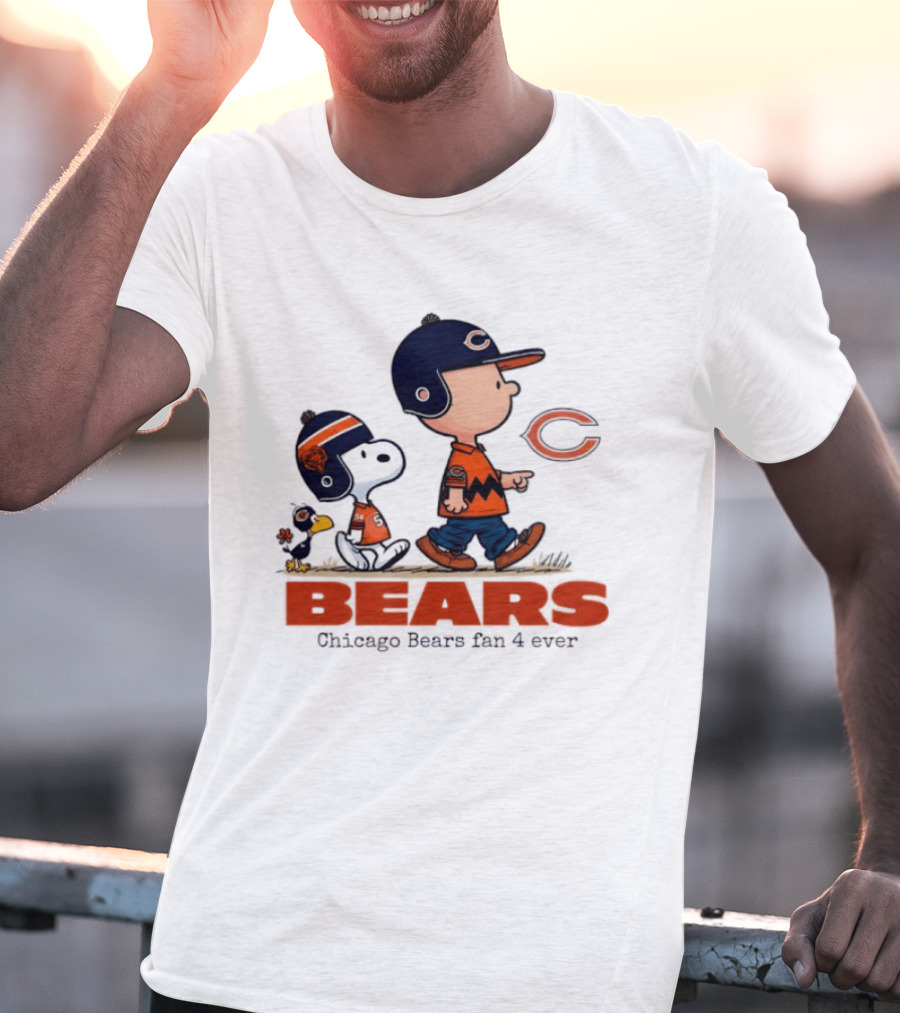 Chicago Bears Fan 4 Ever Snoopy Vs Charlie Brown T-Shirt