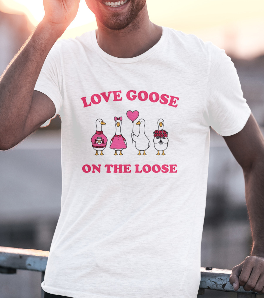 Love Goose On The Loose Valentine Heart Bouquet Bows T-Shirt