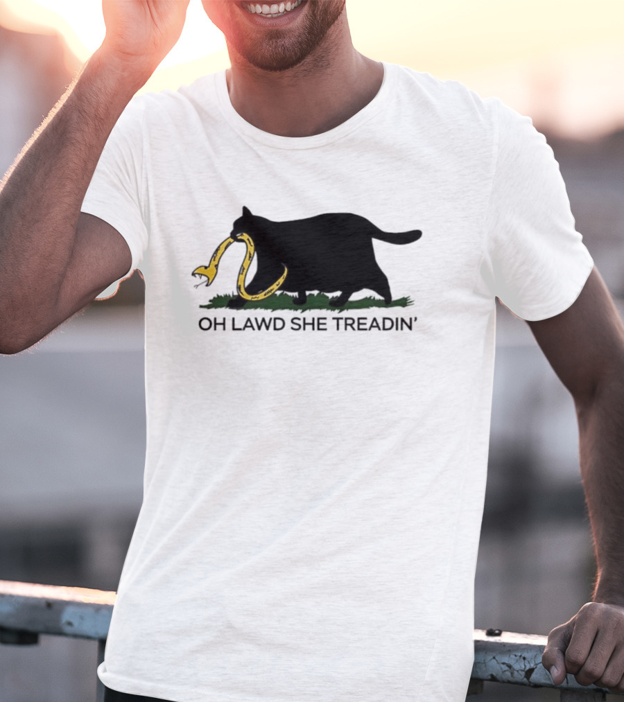 Oh Lawd She Treadin' Black Cat With Snake In Mouth T-Shirt